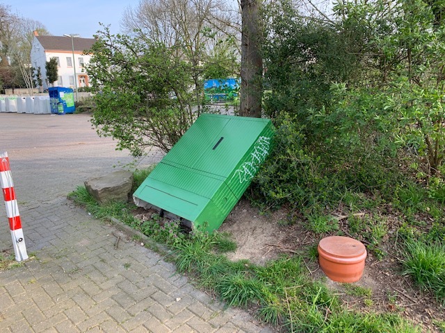 Stromkasten an der Dorfwiese