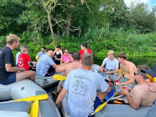 17. August 2024: Paddeln auf der Niers: Thron und Sappeure