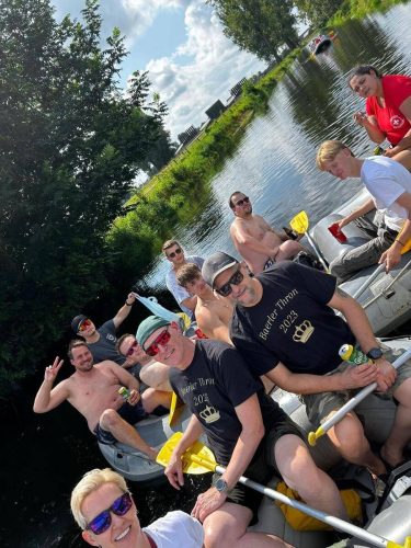 17. August 2024: Paddeln auf der Niers: Thron und Sappeure
